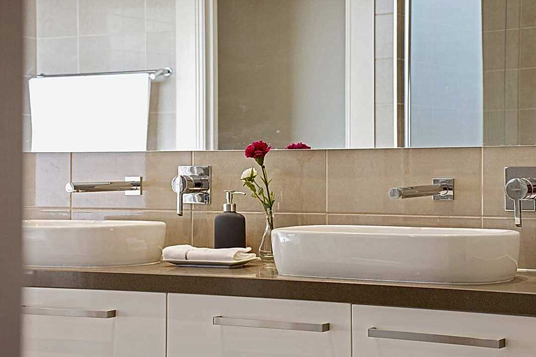 home-staging-bathroom-adelaide-home-edition.jpg